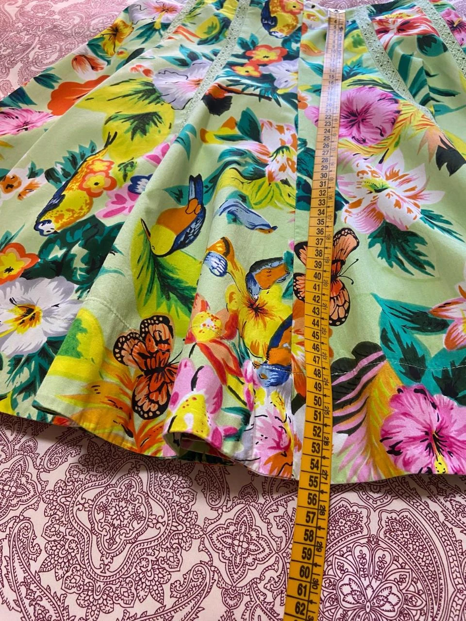 Saia rodada com estampa floral sobre fundo verde menta. Steps every day – photo 12